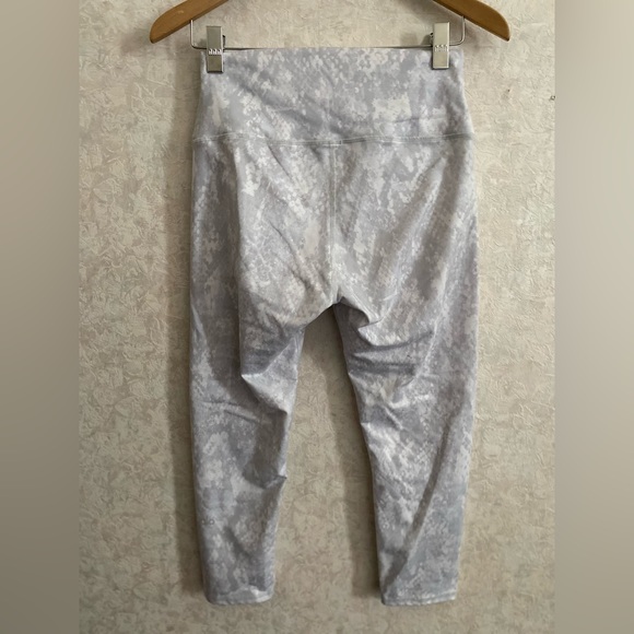 alo women's medium cropped athletic leggings pants - Picture 4 of 5